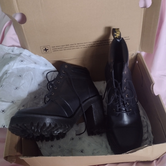 Dr Martens Averil Boots - Picture 3 of 15
